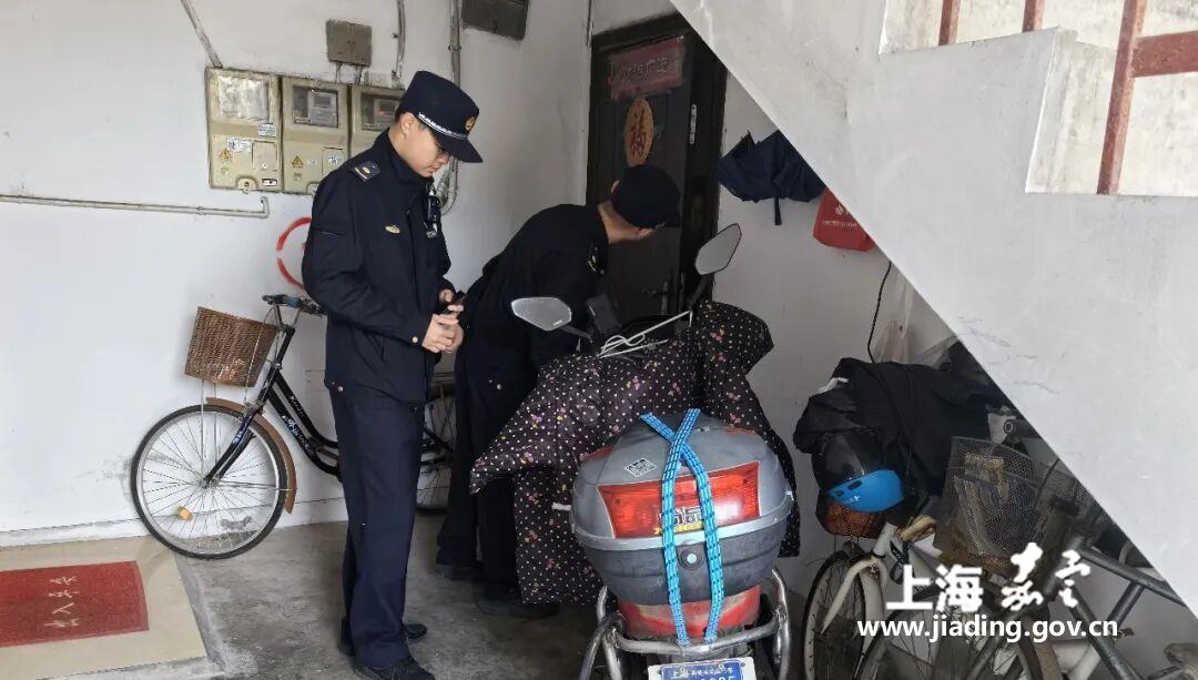 【街镇动态】@新成居民，共筑安全防线！电动车充电整治进行时  